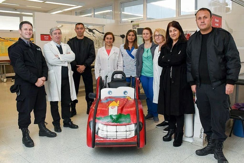 Presos fabricaron una silla de ruedas del Rayo McQueen para Hospital de Niños de La Plata