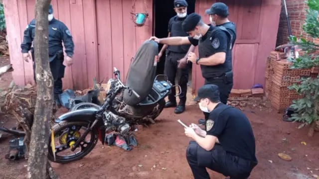 Tras allanamiento, secuestran una motocicleta y partes de otras en Puerto Iguazú