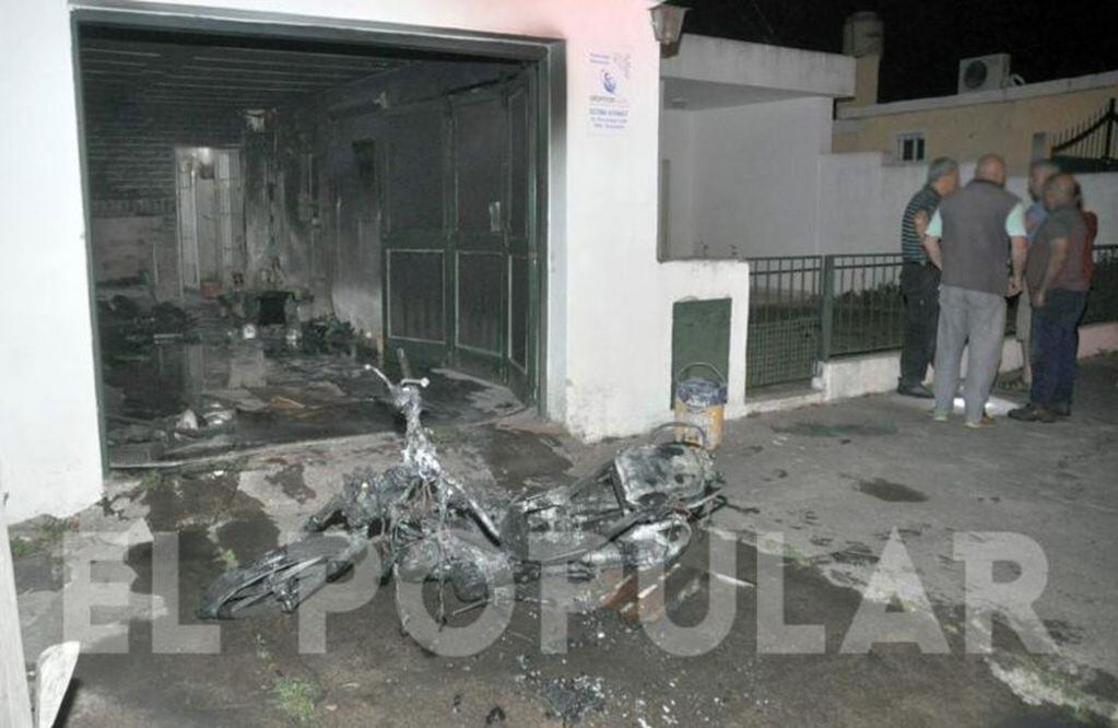Así quedó el garage de la vivienda incendiada. (Foto: Gentileza El Popular).
