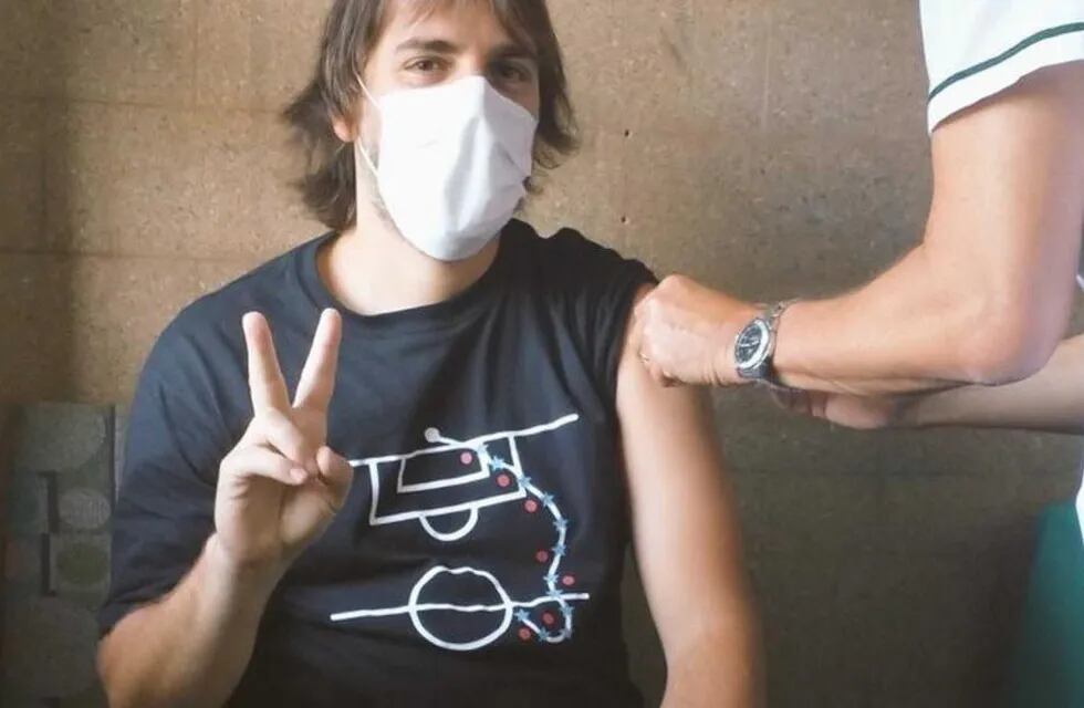 Facundo "Apache" Villalba, representante de ATE y CTA, uno de los vacunados VIP en Mar del Plata. (Foto: web)