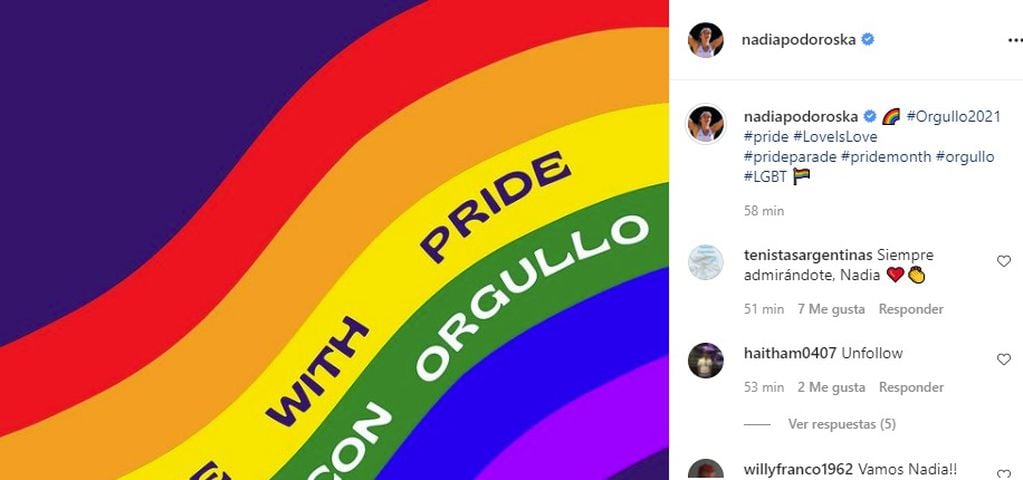 La rosarina publicó una imagen con la bandera arcoíris de fondo y la consigna: "Vive con orgullo".