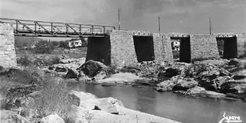 Puente central de Carlos Paz en 1954.