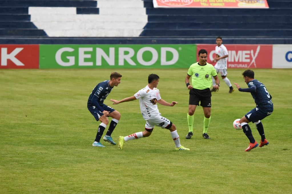 Indepediente Rivadavia iguala 0-0 con Barracas Central. Foto: Mariana Villa (Los Andes).
