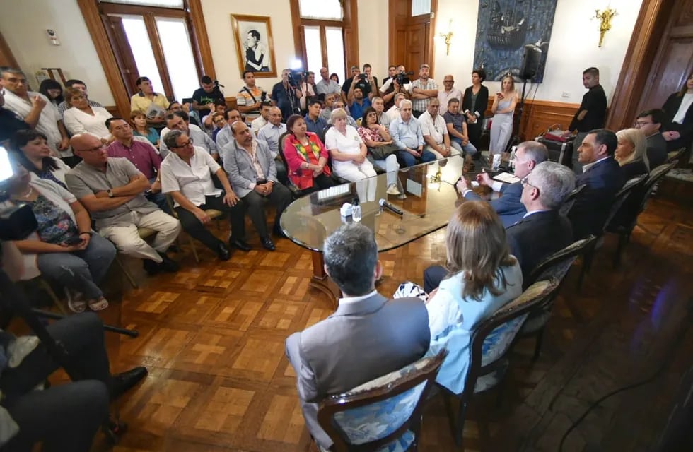 Reunión Gobernador Osvaldo Jaldo con dirigentes.