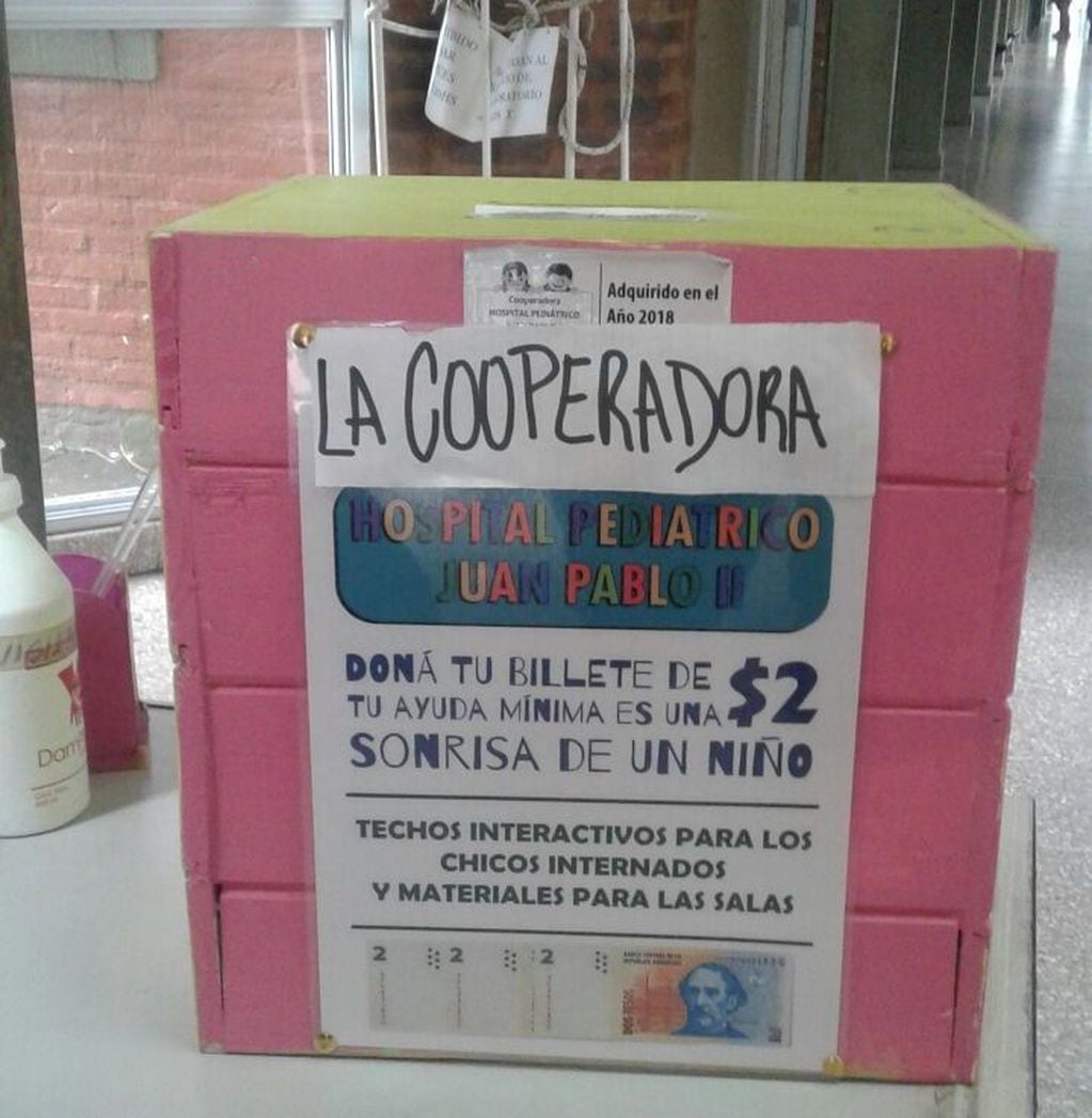 Caja de donaciones de la cooperativa del Hospital.