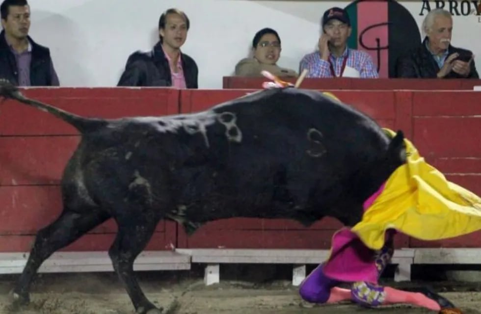 Una torera se fracturó la mandíbula durante una corrida (Foto: Twitter)