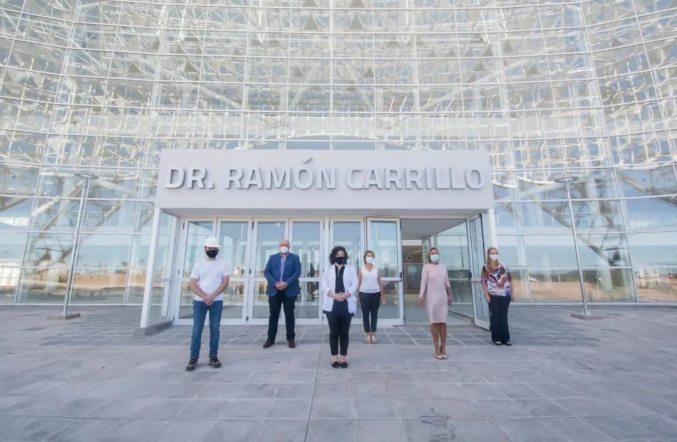 Imagen de archivo de la visita de Carla Vizzotti a la obra del Hospital Central “Dr. Ramón Carrillo” y el Laboratorio Provincial de Salud Pública de San Luis.