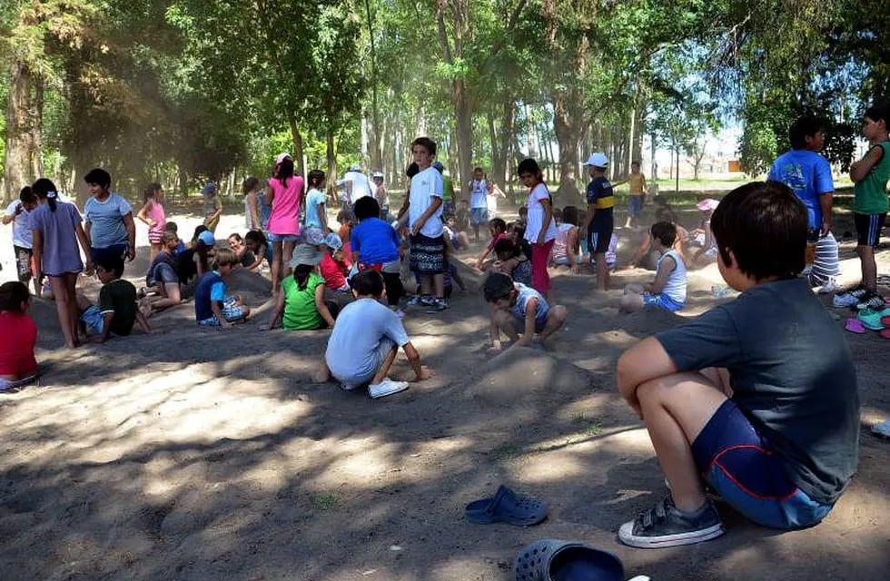 Miles de niños de San Rafael asisten cada año a las colonias de verano.