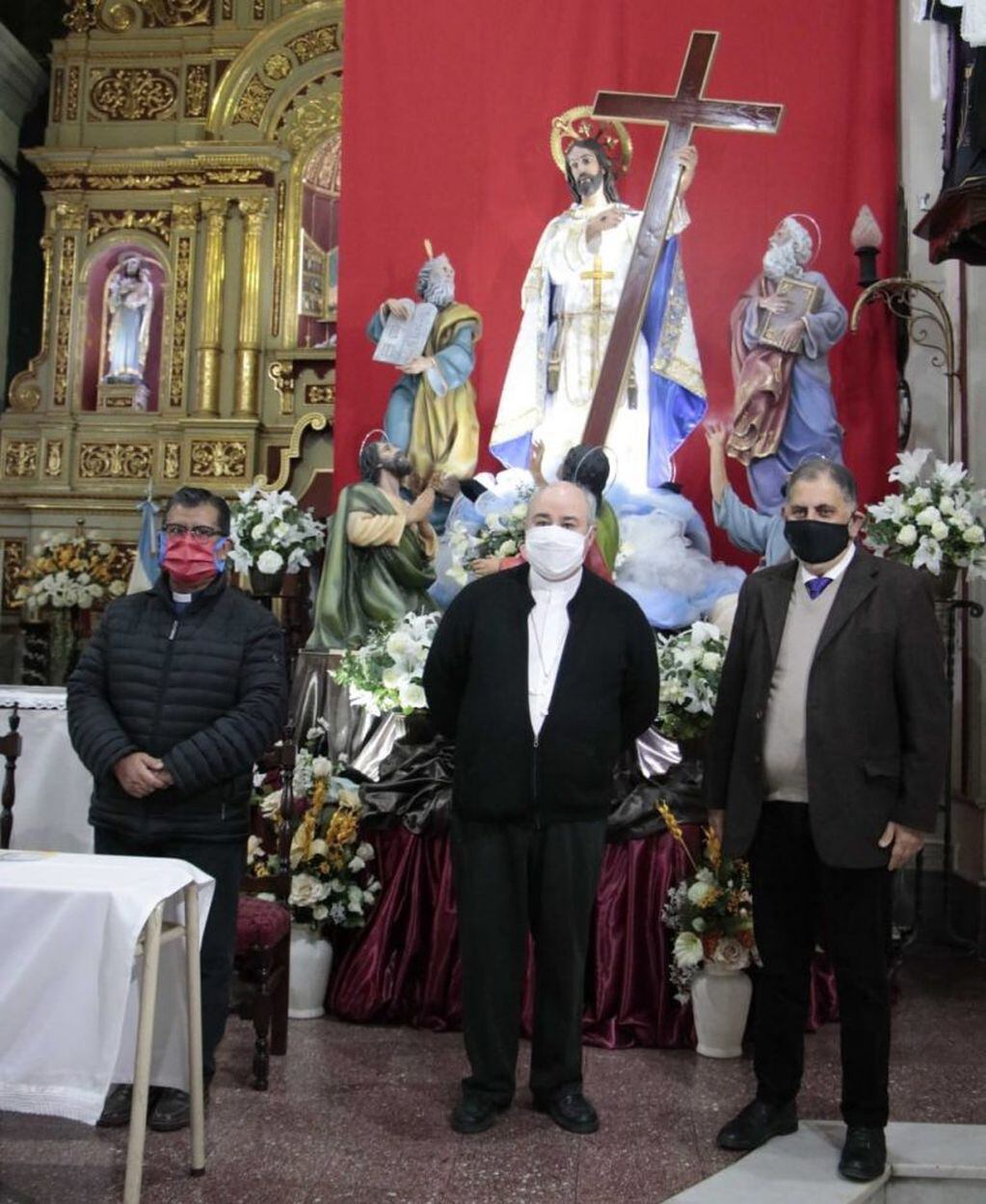 El padre Alfaro, el obispo Fernández y el intendente Jorge, dialogaron acerca de los preparativos para la fiesta patronal en San Salvador de Jujuy.