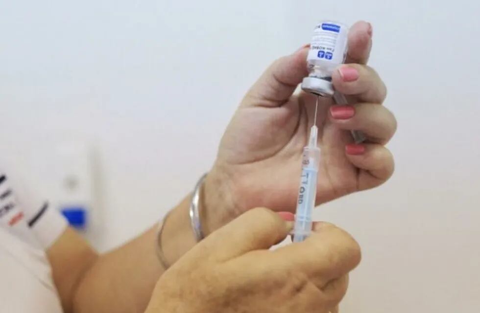 Franja etaria de entre 25 y 29 años podrán optar por la combinación de vacunas.