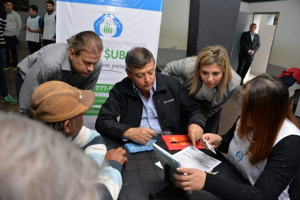 El gobernador supervisó el primer dia del trabajo en el empadronamiento.