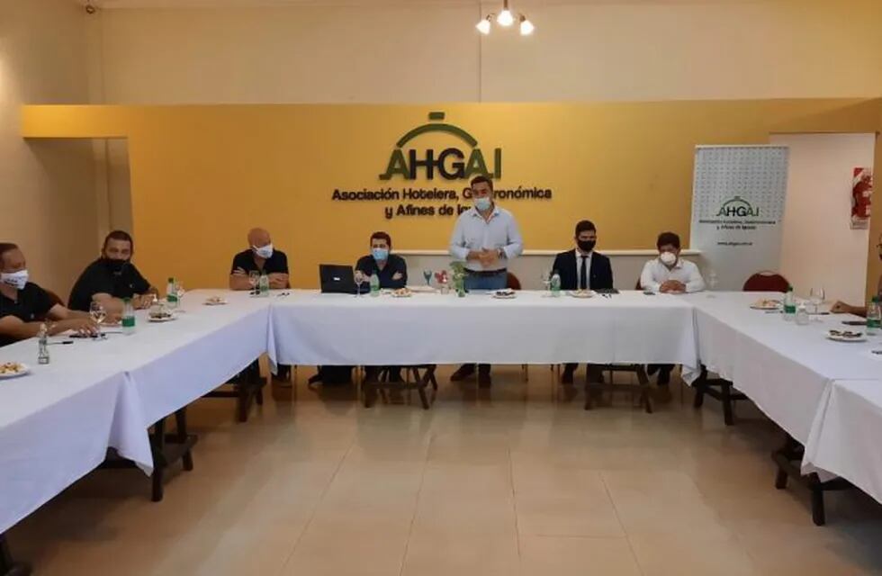 Empresarios y funcionarios se reunieron este martes en Puerto Iguazú.