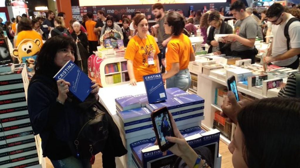 "Sinceramente", el libro de Cristina Kirchner, en la Feria del Libro