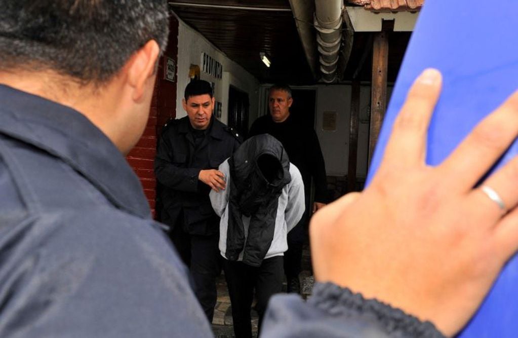 Uno de los jóvenes detenidos por el crimen del diácono Guillermo Luquín. (Maxi Failla)