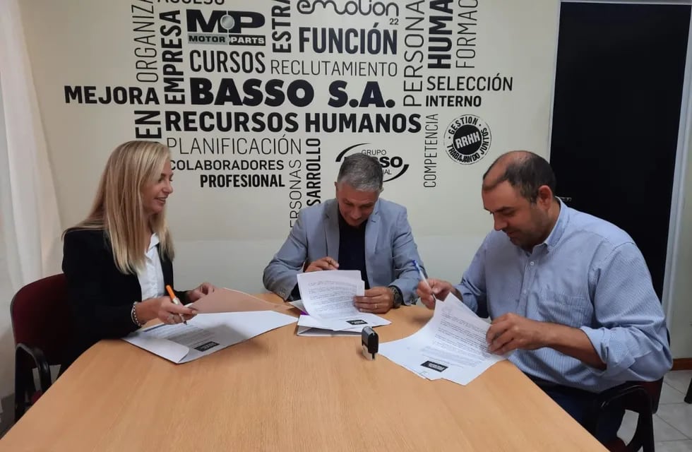 Firma de un convenio con Basso SA para llevar adelante una campaña de concientización vial
