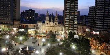 RÍO CUARTO. Imagen panorámica de la plaza central (La Voz/Archivo).