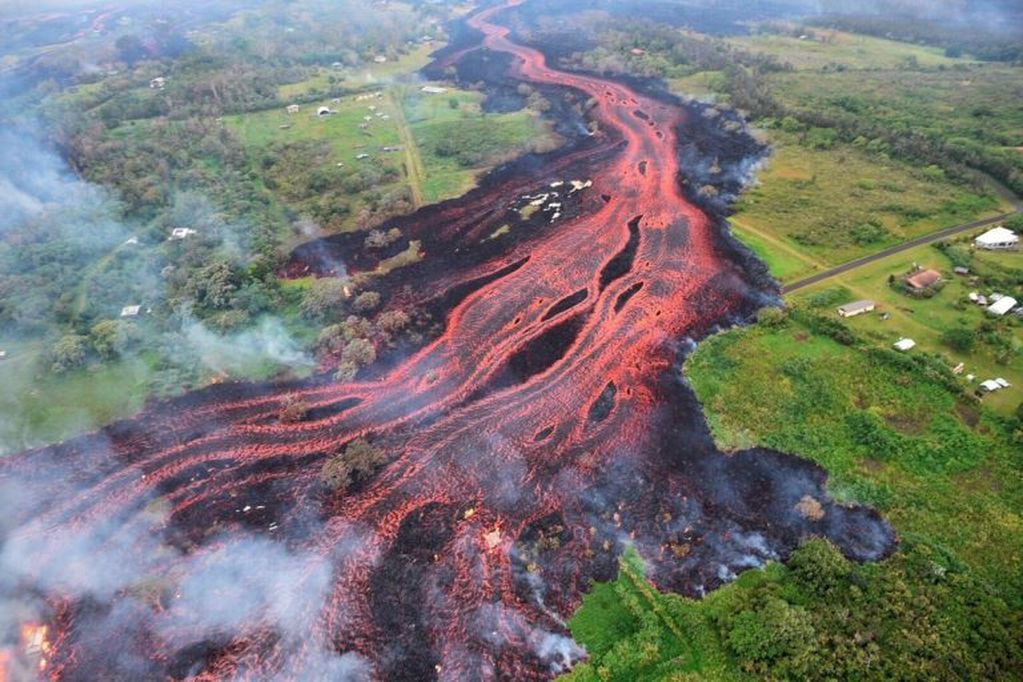 El volcán Kilauea expulsa lava el 06062018 en Hawái, Estados Unidos. U.S. Geological Survey via AP.