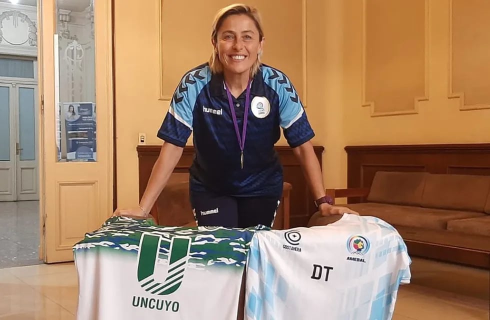 Ana 'la Zurda' Alonso, entrenadora de la UNCuyo, de la Selección Mendocina campeona en cadetes y ahora de la Argentina de menores.