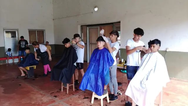 Exitosa jornada de corte de cabello en el barrio Roulet de Eldorado
