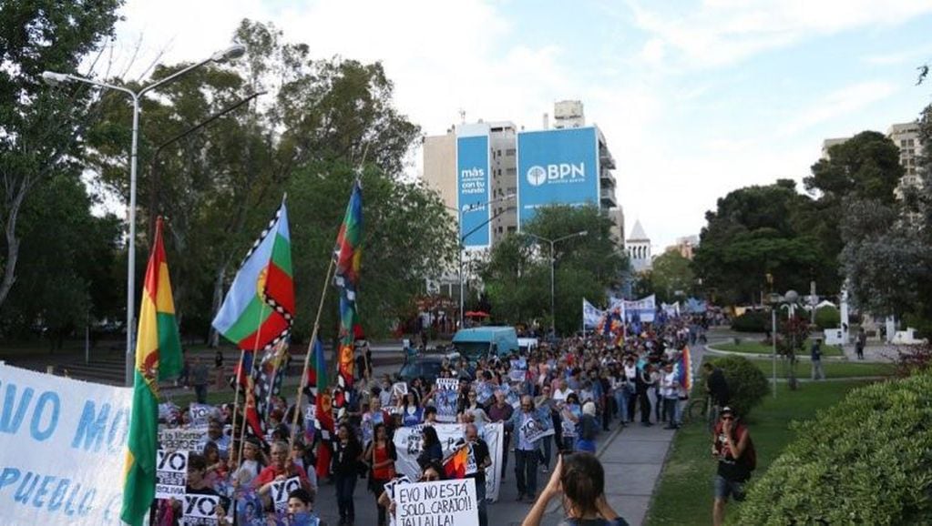 Marcha luego de las últimas elecciones en Neuquén (web)
