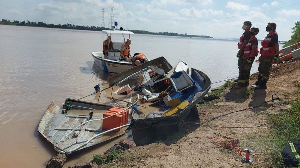 Lancha chocó toma de agua en Paraná.