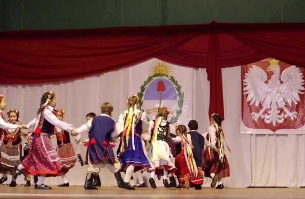 Danzas Polacas en Apóstoles. (WEB)