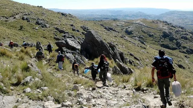 50 mil. Son las personas que por año llegan a la cima del Champaquí. Al Uritorco, van unas 80 mil (LaVoz/Archivo).