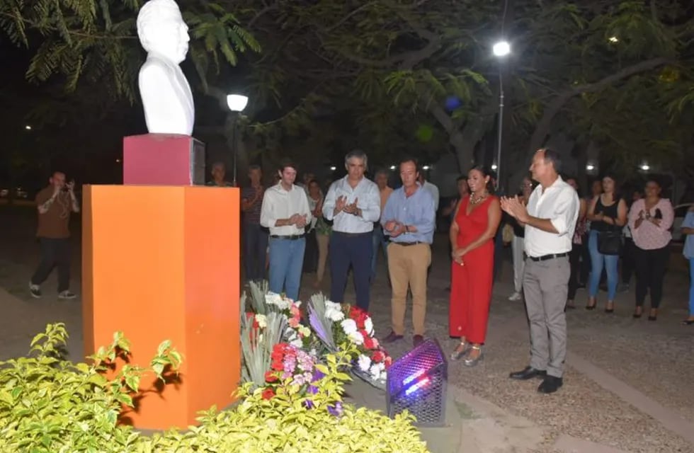 A 36 años de la vuelta a la democracia homenajearon a Raúl Alfonsín
