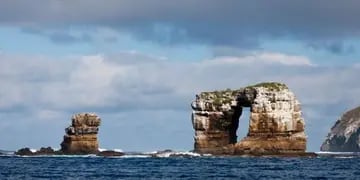 Se derrumbó el emblemático Arco de Darwin en las islas Galápagos por una “erosión natural”