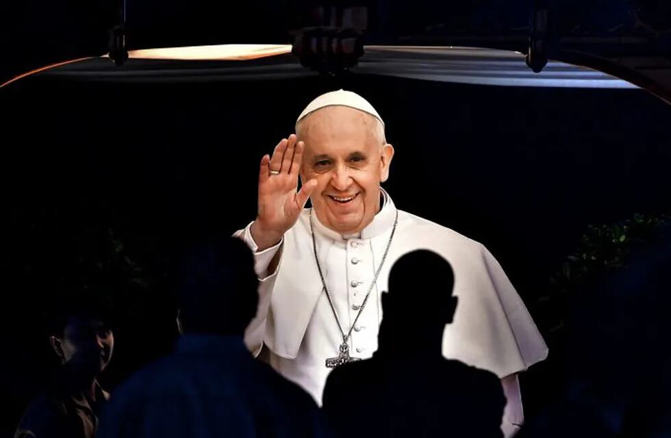 Men look at a cutout image of Pope Francis as another person takes a picture of the cutout itself, days ahead of the papal visit to the United Arab Emirates, at St Mary's Catholic Church in Dubai on January 30, 2019. (Photo by GIUSEPPE CACACE / AFP)