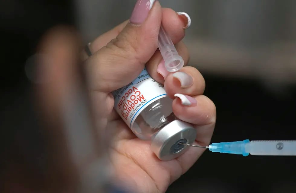 Continúa la vacunación contra Covid 19,  combinada para menores de 18 años en el centro de vacunación en la Nave Cultural.
