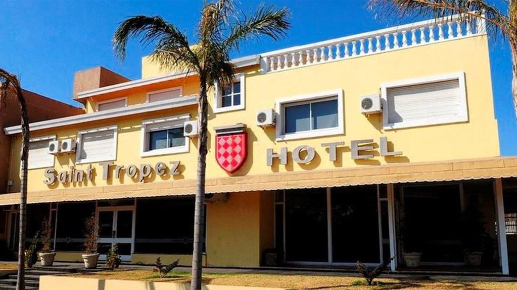 Hotel Saint Tropez en Villa Carlos Paz, el sitio investigado. (Foto: Infobae).