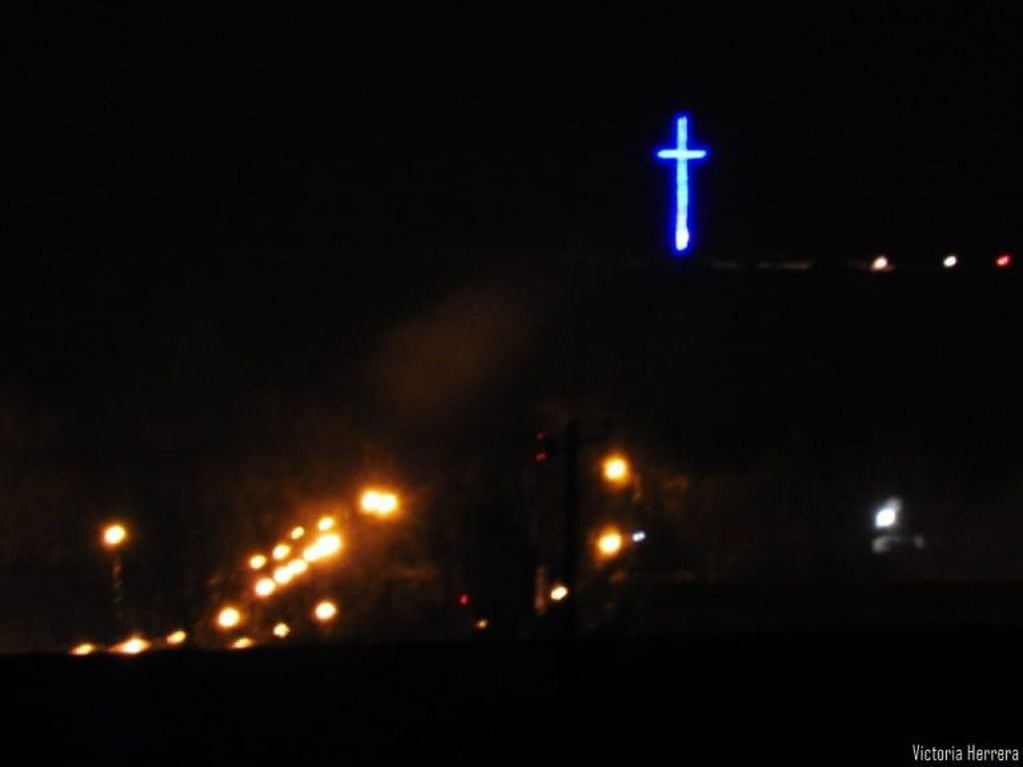 La cruz de la Loma sobre Chillar. (Foto: Victoria Herrera)