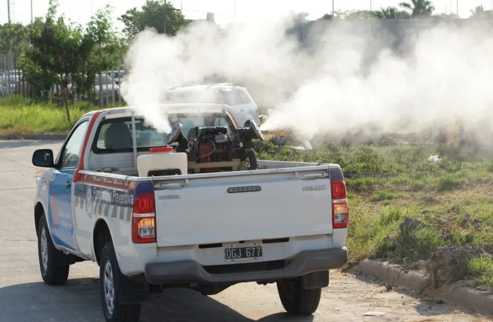 Las fumigaciones se realizan periodicamente en los barrios y localidades del interior