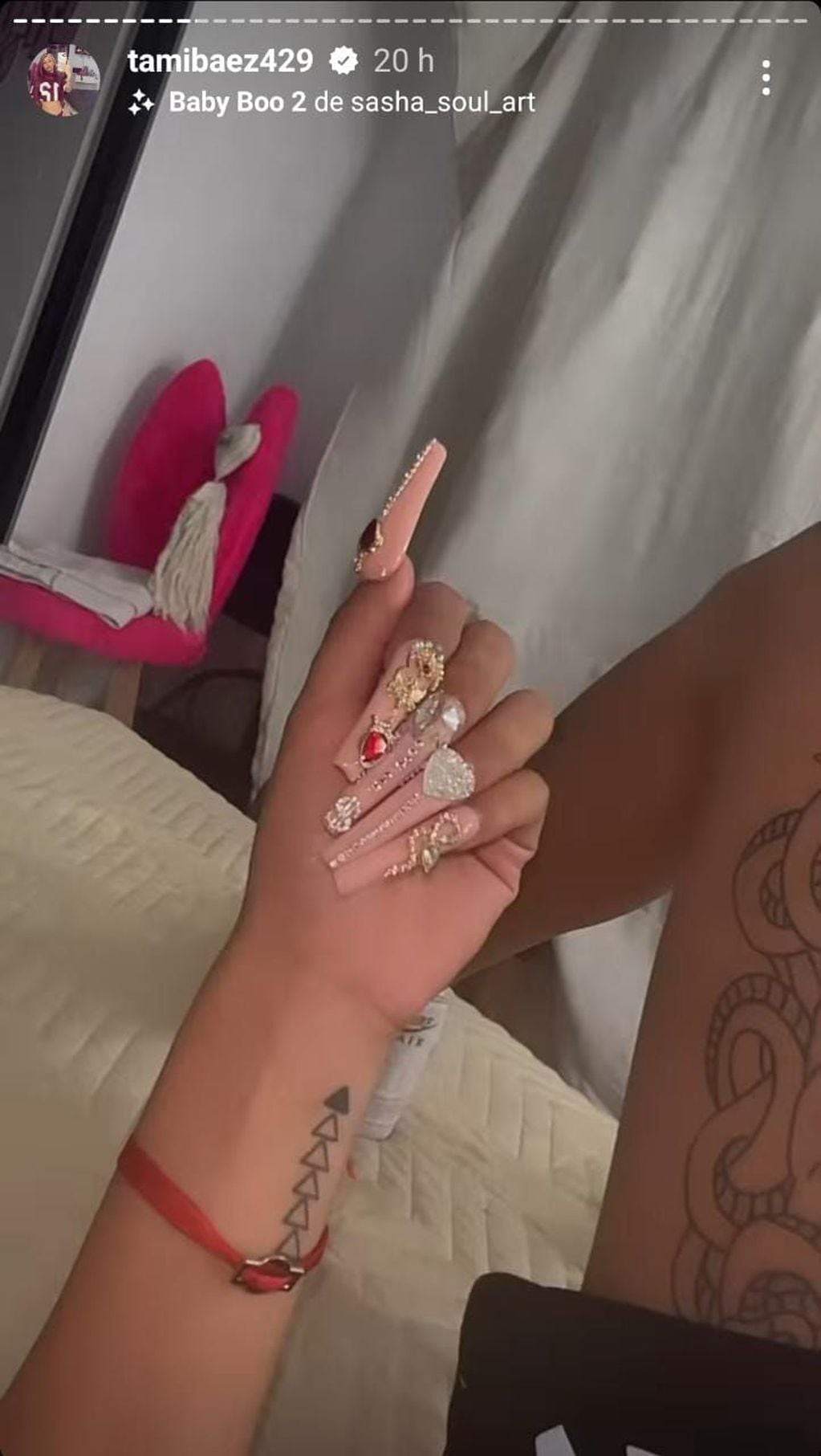 El diseño de uñas que luce Tamara Báez.