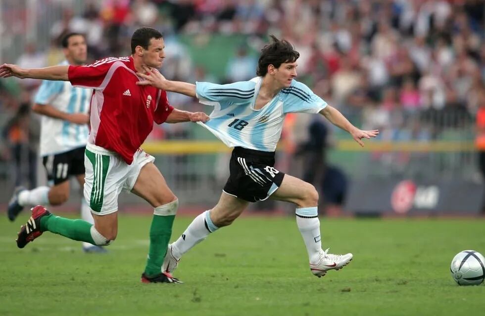 El debut de Lionel Messi en la Selección Argentina frente a Hungría, en Budapest.