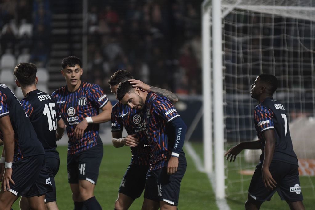 Talleres venció 3 a 0 a Estudiantes de La Plata en la primera fecha de la Liga.  (Federico López Claro)