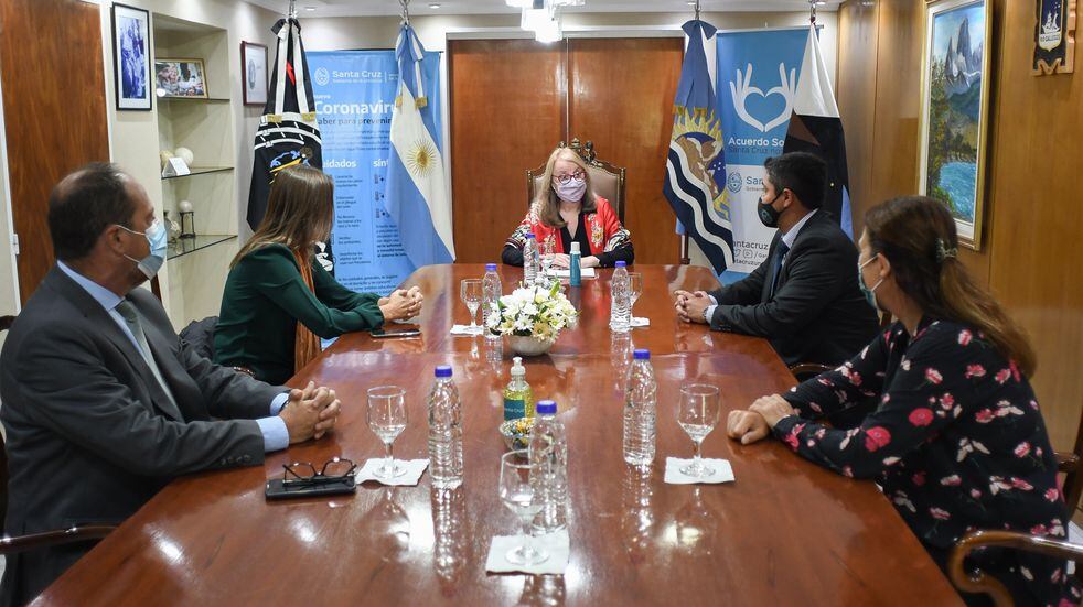 Santa Cruz y Nación firmaron dos convenios además de un acuerdo de cooperación