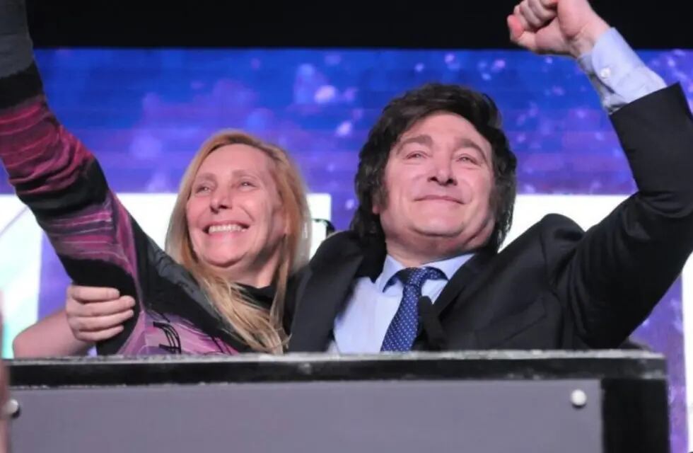 Karina Milei junto al presidente electo, Javier Milei, tras su triunfo en el balotaje del 19 de noviembre de 2023. Foto: