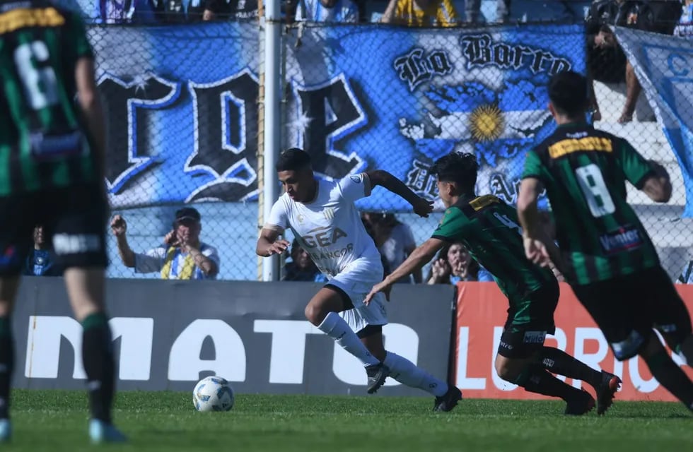 Racing igualó 0 a 0 en Nueva Italia con San Martín de San Juan (Ramiro Pereyra / La Voz).