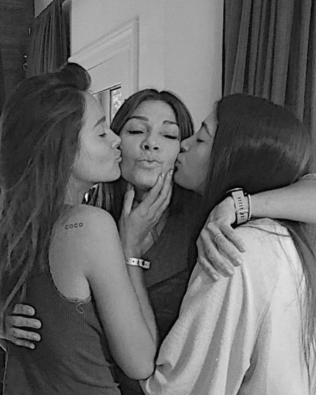 Catherine Fulop junto a sus dos hijas Oriana y Tiziana Sabatini (Foto: Instagram/ @fulopcatherine)