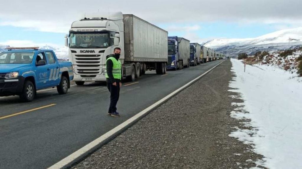 Camiones varados en Bariloche (Diario Río Negro).