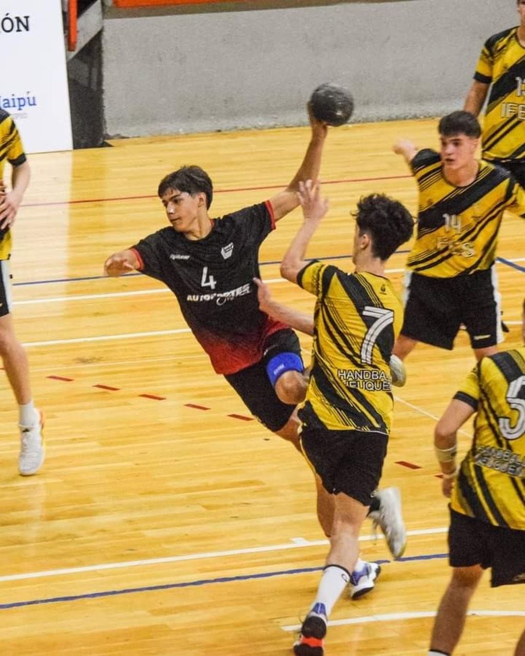 Maipú despidió el Torneo Nacional de Handball en el Ribosqui.