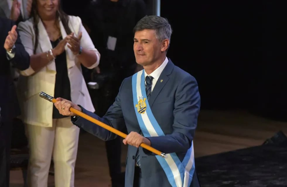 Daniel Passerini juró como intendente de Córdoba capital. Es la primera vez en la historia que se hace entrega de banda y bastón. (Facundo Luque / La Voz)
