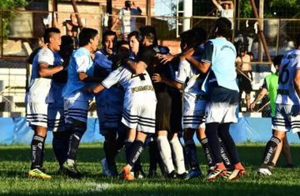 San Martín venció a Independiente de Fontana por 1 a 0 y busca su trofeo local número 12.