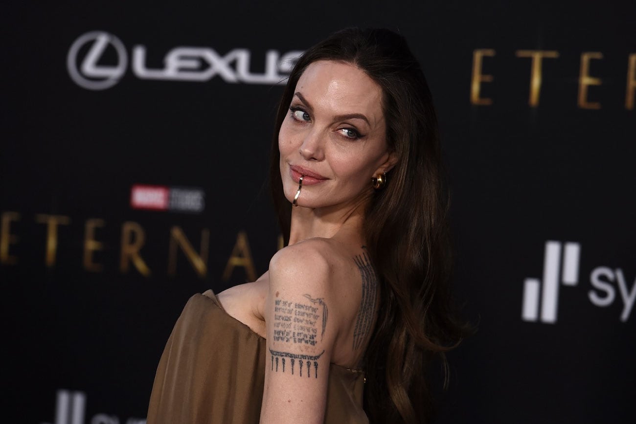 Angelina Jolie sorprendió al presentar tazas de industria argentina en su tienda de café en Nueva York