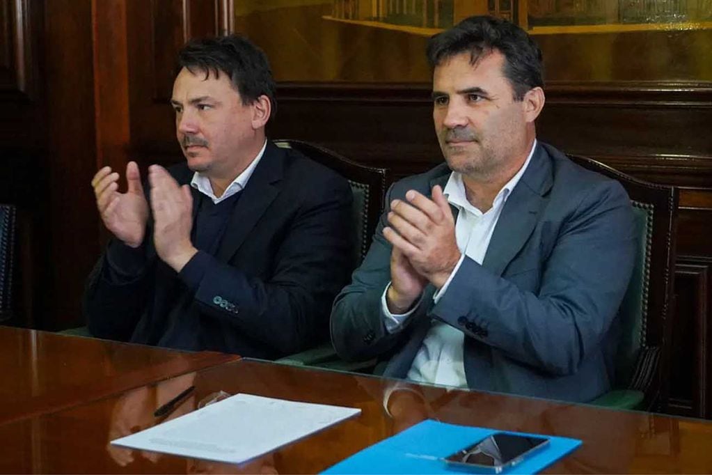 Renunciaron los encargados de Energía: Federico Basualdo y Darío Martínez. (La Voz)
