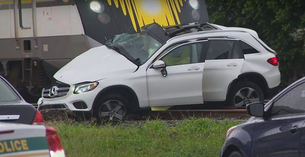 Se trasladaba en un Mercedes-Benz SUV de color blanco, falleció durante el choque (web).