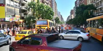 Caos en bulevar Chacabuco. (Pedro Castillo / La Voz)