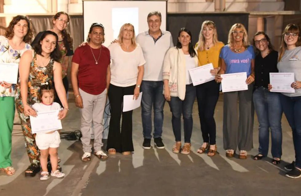 Entregaron los certificados por completar el curso de lenguaje de señas argentinas (Prensa Municipalidad de Rafaela)